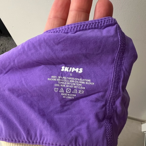 Skims Fits Everybody High Neck crop top - Picture 4 of 4